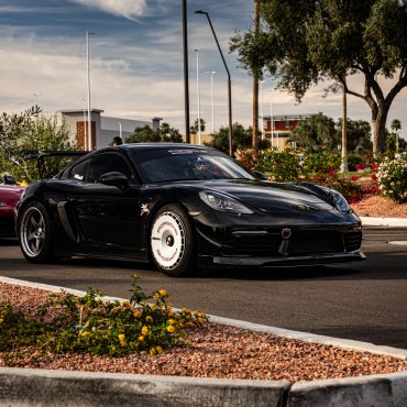 2018 Porsche Caymen-S photo