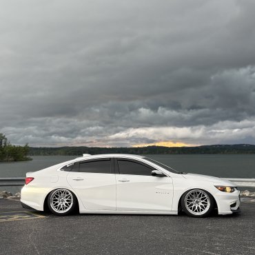 2017 Chevrolet Malibu photo